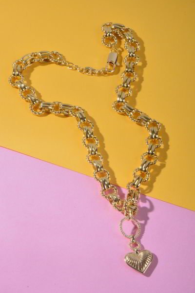 Piggu Kalp Detaylı Sallantılı Kolye