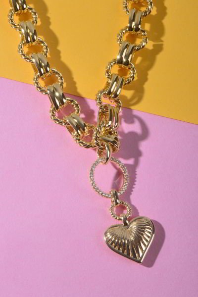 Piggu Kalp Detaylı Sallantılı Kolye