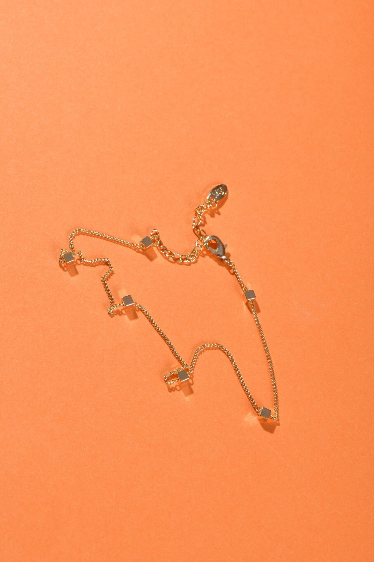 Piggu Noir Glow Anklet