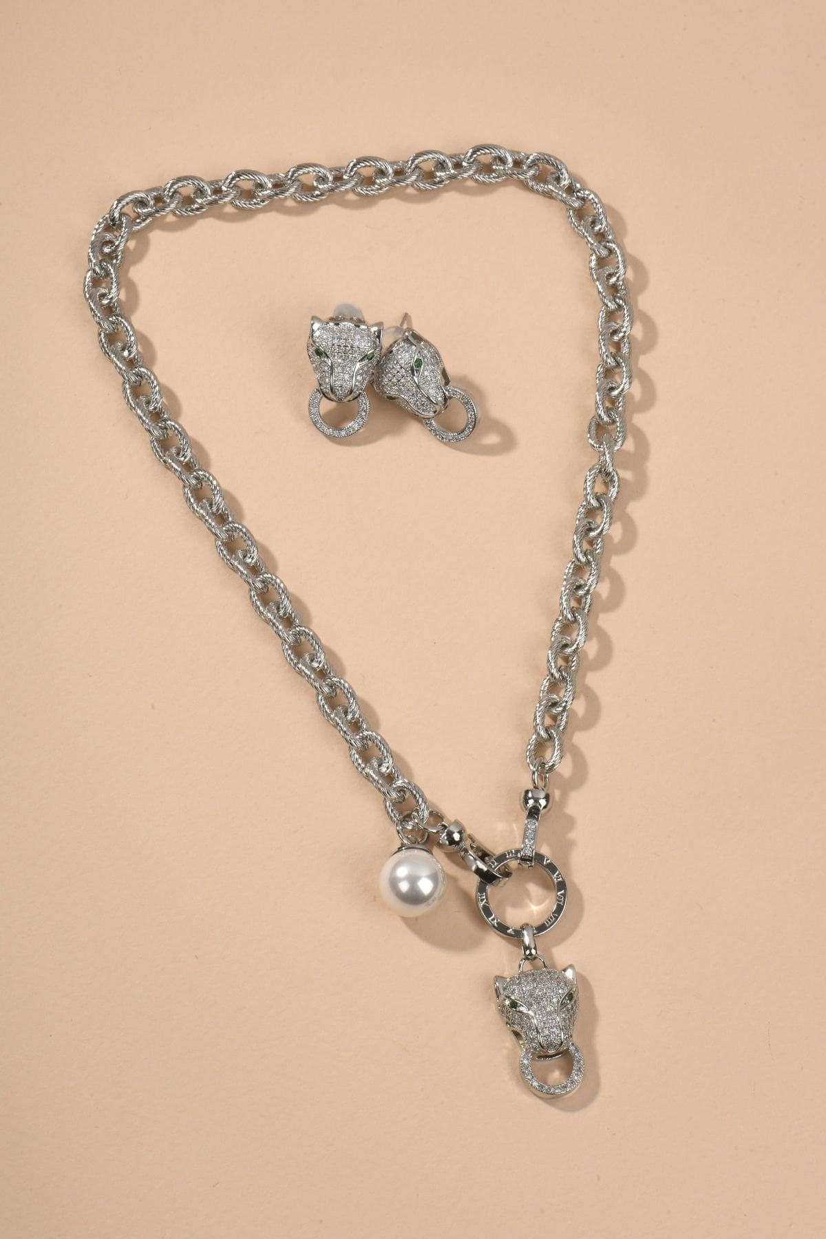 Piggu Kaplan Figürlü İncili Zincir Kolye Gümüş Rengi